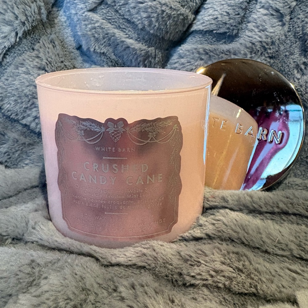 White Barn Crushed Candy Cane Candle - Soft Pink